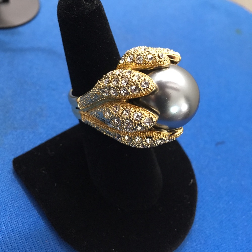 LaVintage Japanese Dyed Silver Pearl Size 6.5